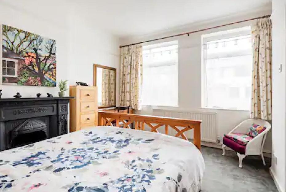 Lovely Three Bedroomed House, Parking 2 Cars London Exterior photo