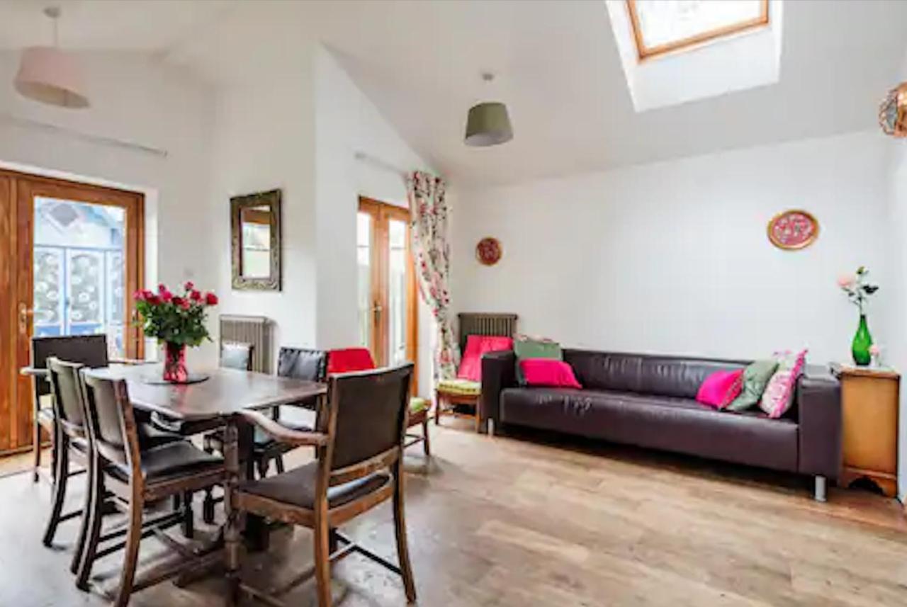Lovely Three Bedroomed House, Parking 2 Cars London Exterior photo