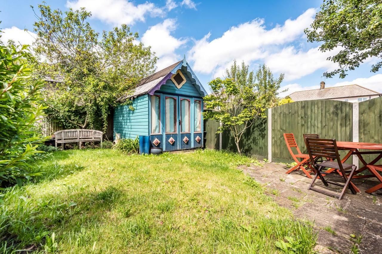 Lovely Three Bedroomed House, Parking 2 Cars London Exterior photo